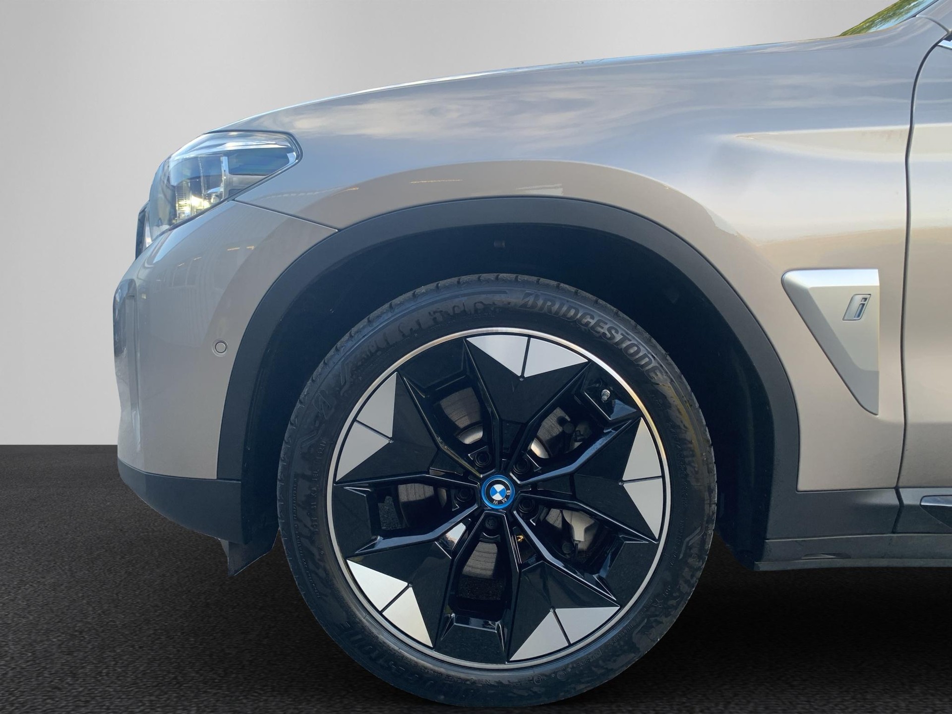 BMW iX3 Impressive-image-9