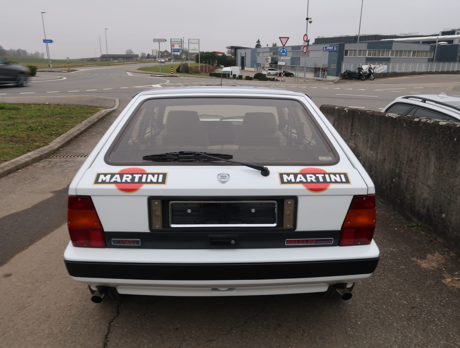 LANCIA Delta HF Integrale ABS - Etat d'origine remarquable - Ligne magistrale et combinaison de couleurs Martini (vétéran)-showroom-element-2