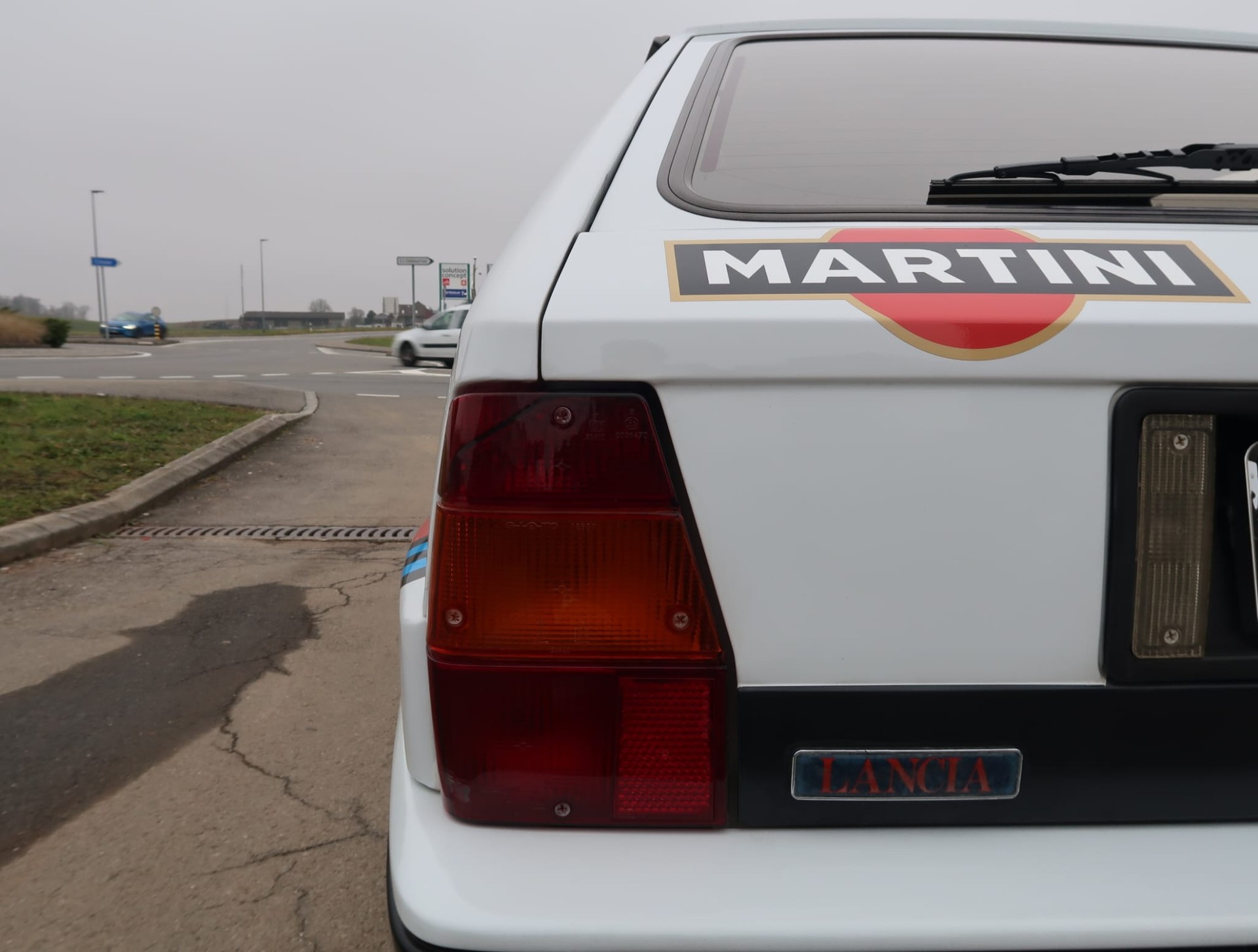 LANCIA Delta HF Integrale ABS - Etat d'origine remarquable - Ligne magistrale et combinaison de couleurs Martini (vétéran)-image-8