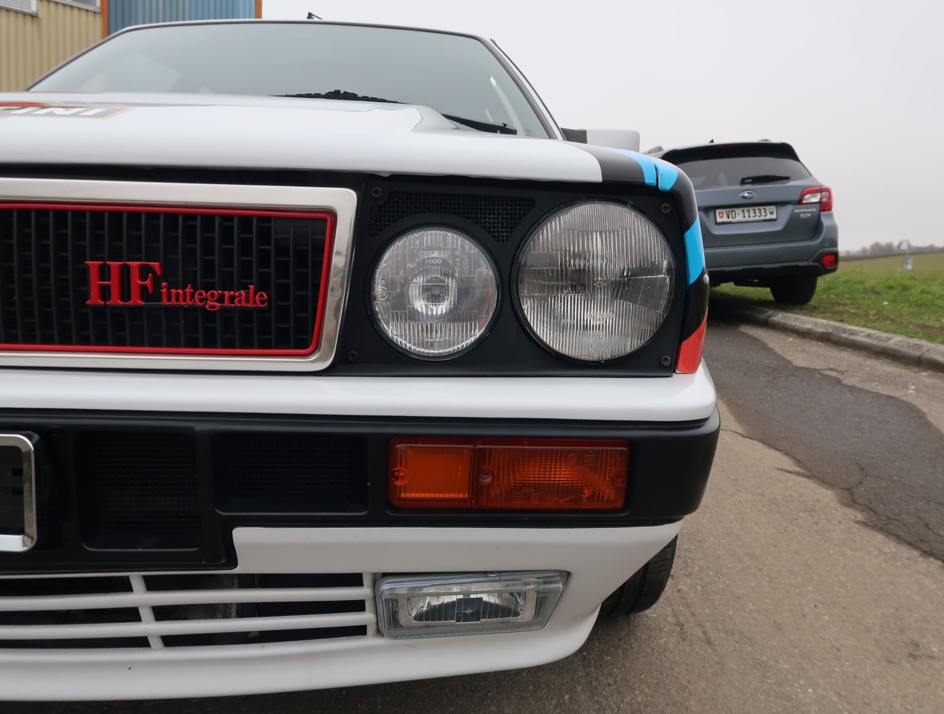LANCIA Delta HF Integrale ABS - Etat d'origine remarquable - Ligne magistrale et combinaison de couleurs Martini (vétéran)-image-7