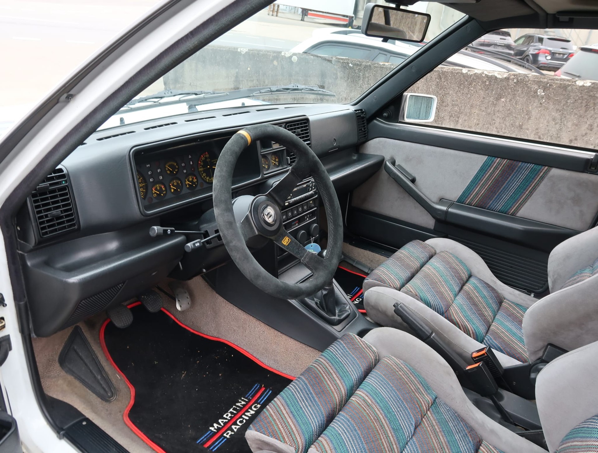 LANCIA Delta HF Integrale ABS - Etat d'origine remarquable - Ligne magistrale et combinaison de couleurs Martini (vétéran)-image-14