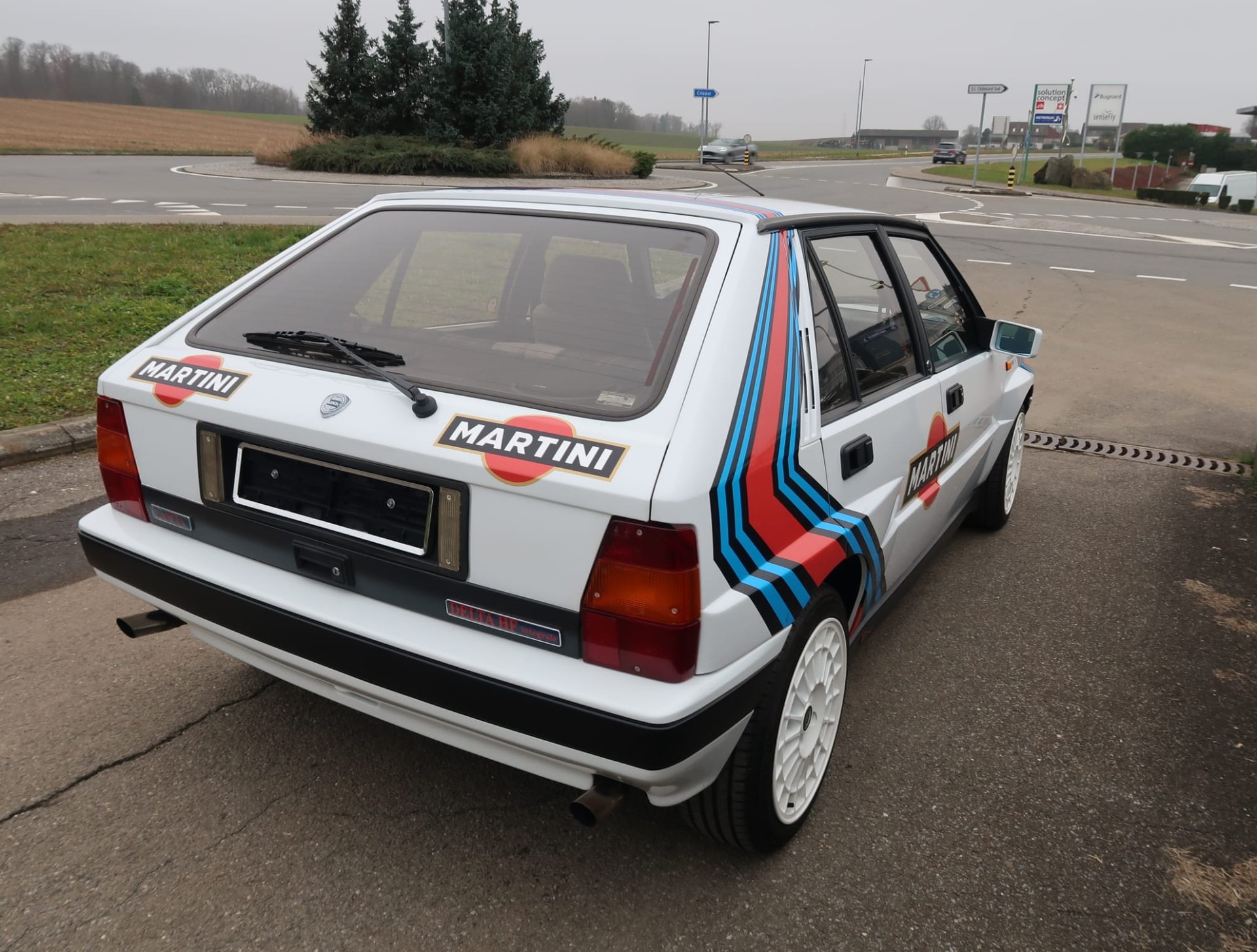 LANCIA Delta HF Integrale ABS - Etat d'origine remarquable - Ligne magistrale et combinaison de couleurs Martini (vétéran)-image-4