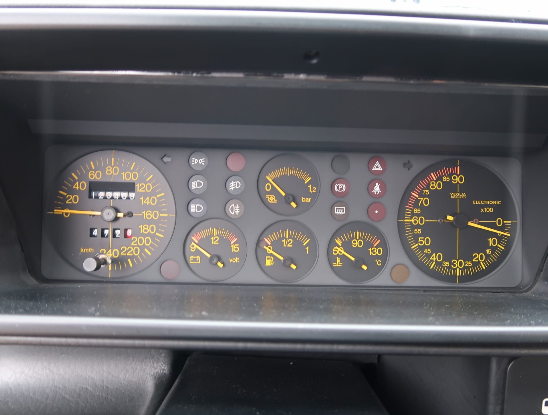 LANCIA Delta HF Integrale ABS - Etat d'origine remarquable - Ligne magistrale et combinaison de couleurs Martini (vétéran)-image-19