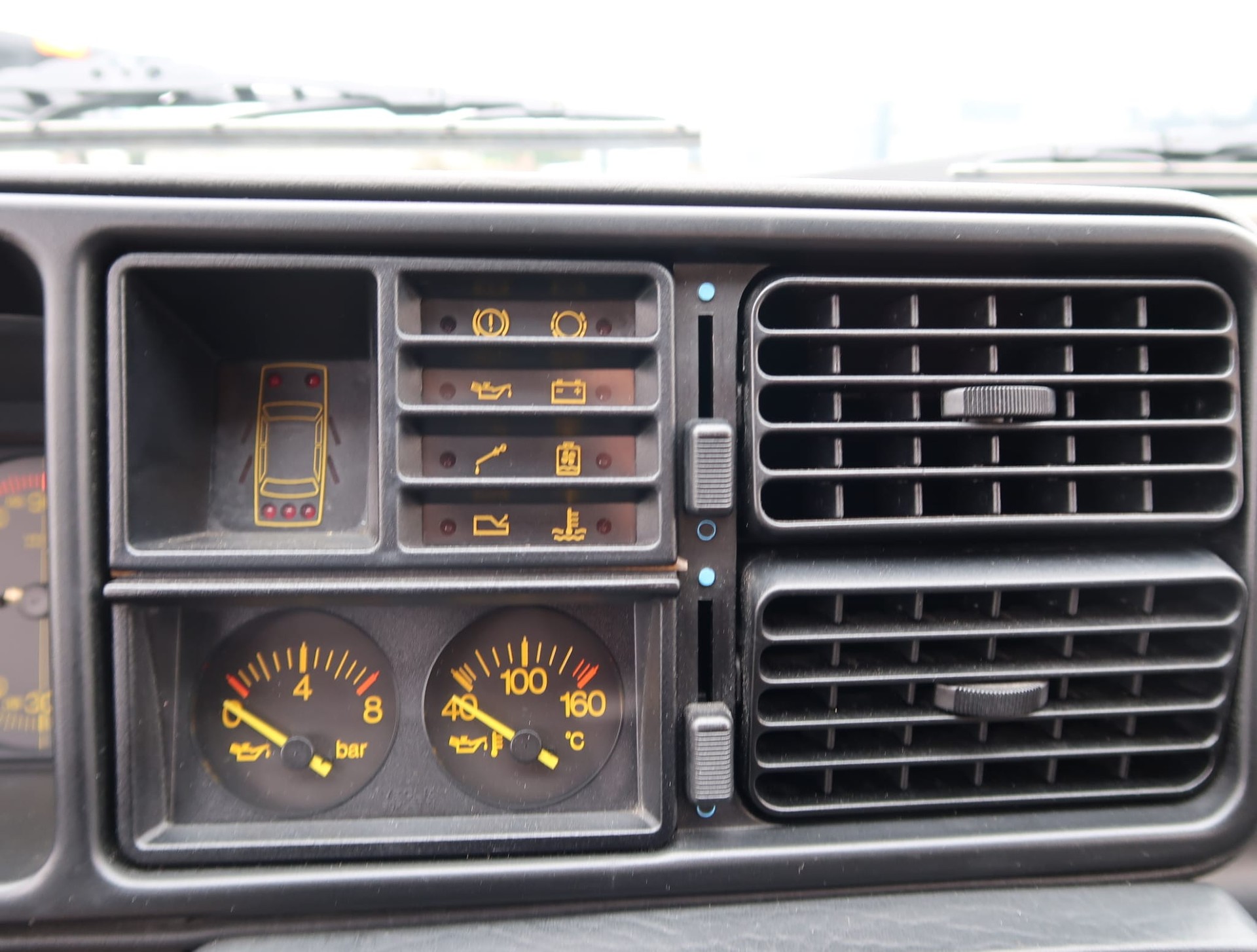 LANCIA Delta HF Integrale ABS - Etat d'origine remarquable - Ligne magistrale et combinaison de couleurs Martini (vétéran)-image-18
