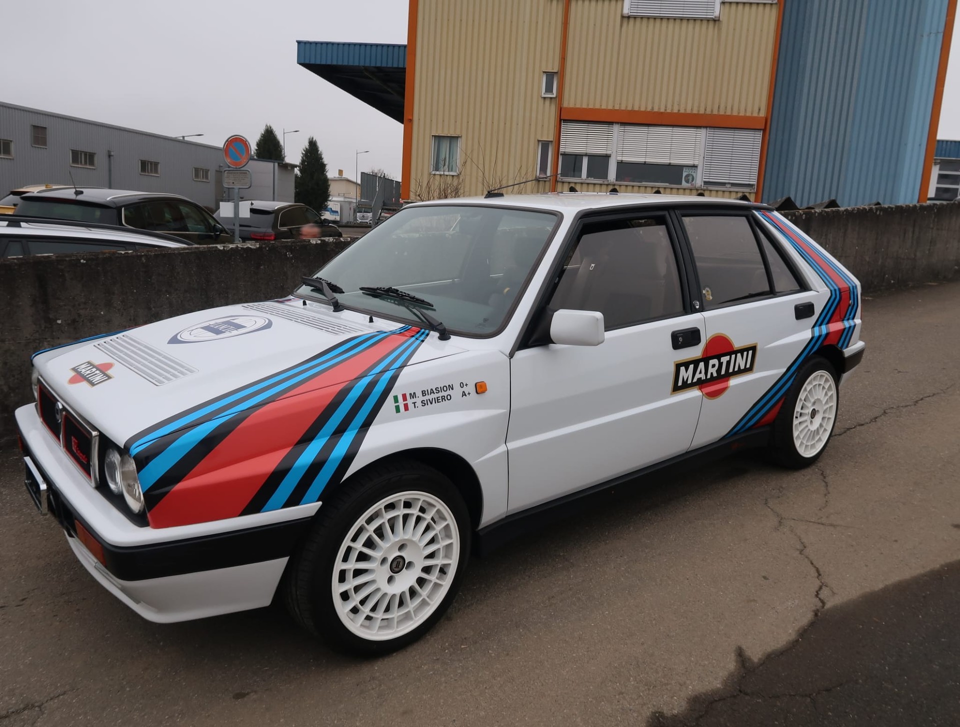 LANCIA Delta HF Integrale ABS - Etat d'origine remarquable - Ligne magistrale et combinaison de couleurs Martini (vétéran)-showroom-element-1