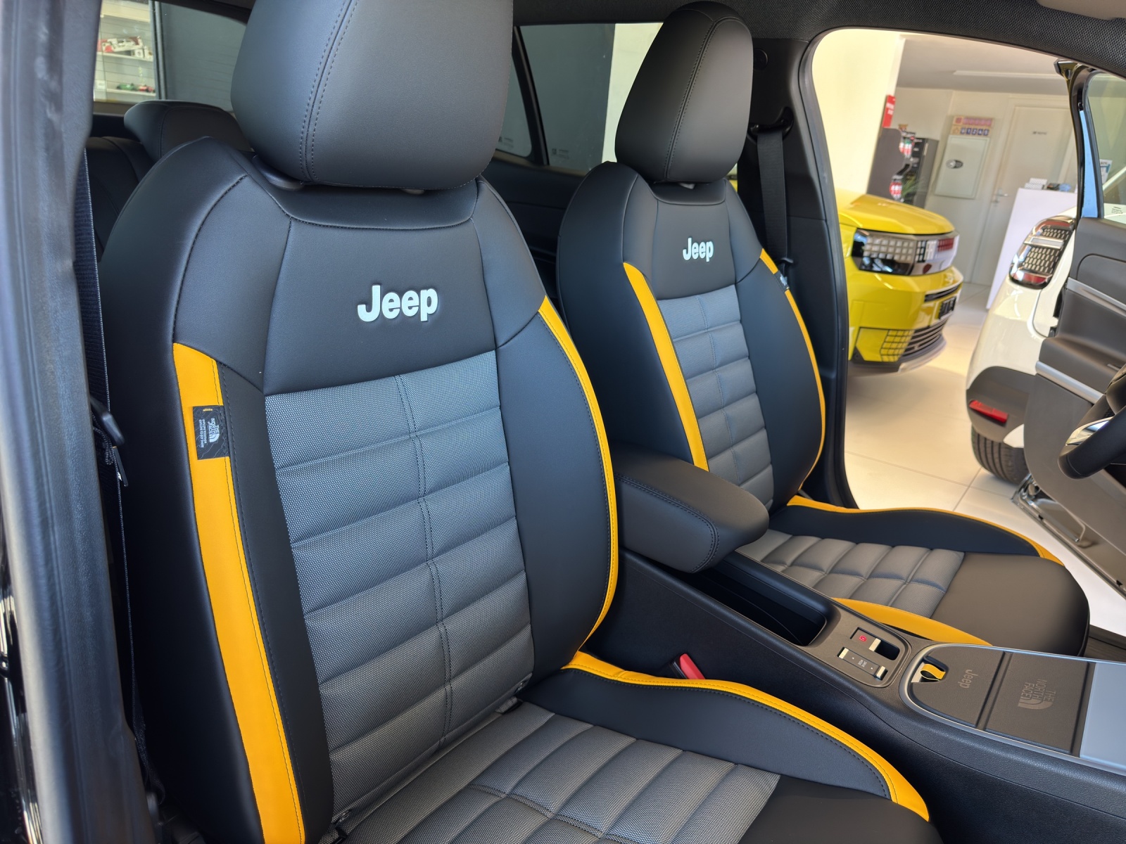 JEEP Avenger 1.2 MHEV The North Face 4xe-image-14