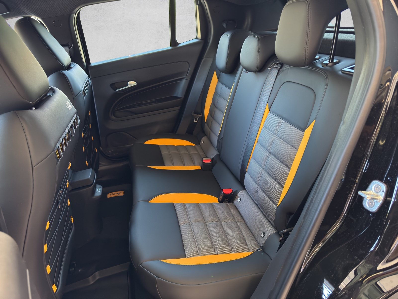 JEEP Avenger 1.2 MHEV The North Face 4xe-image-10