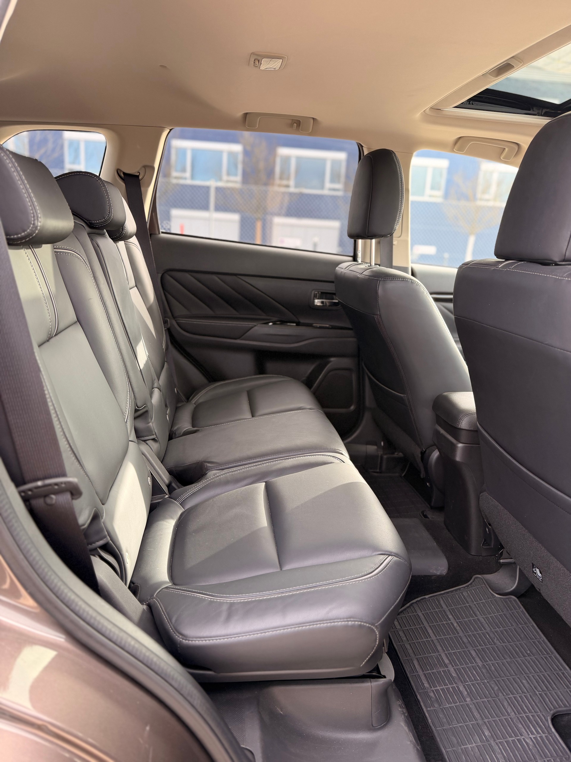 MITSUBISHI Outlander 2.0 PHEV Diamond 4WD Automatic-image-12