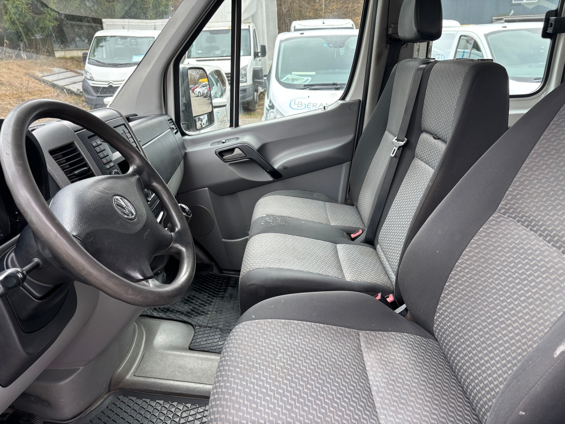 VW Crafter 35 2.0 TDI CR-image-12