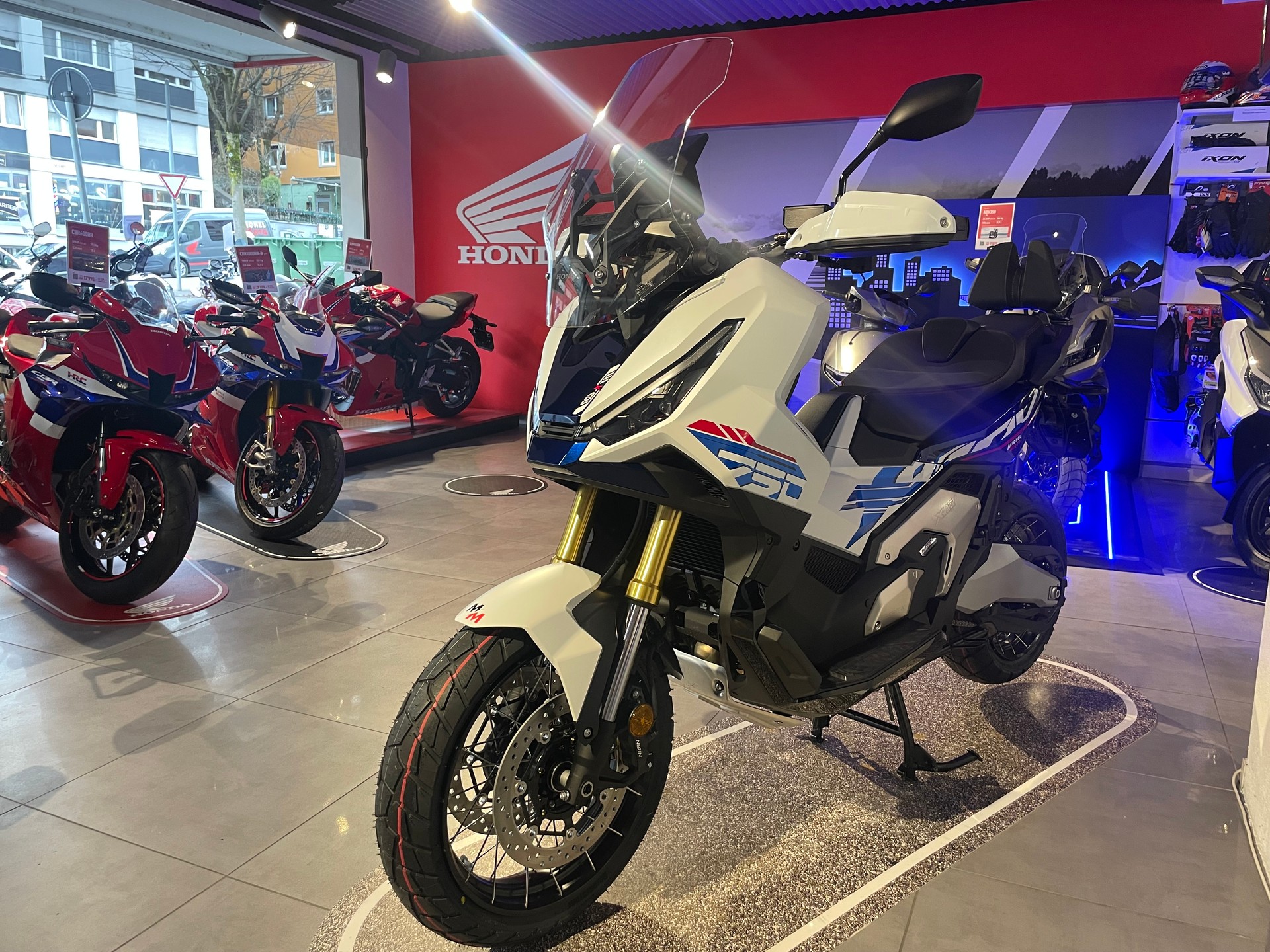 HONDA X-ADV 750-image-0