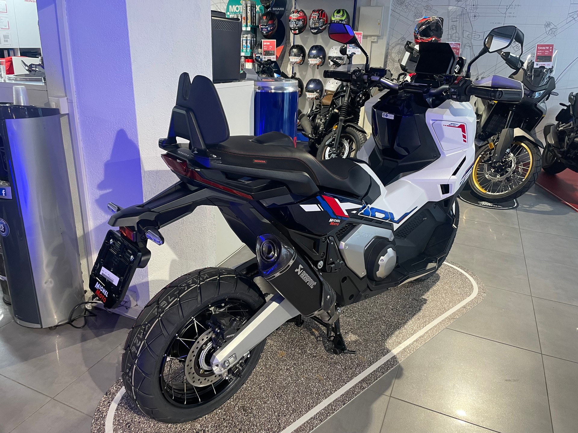 HONDA X-ADV 750-image-2