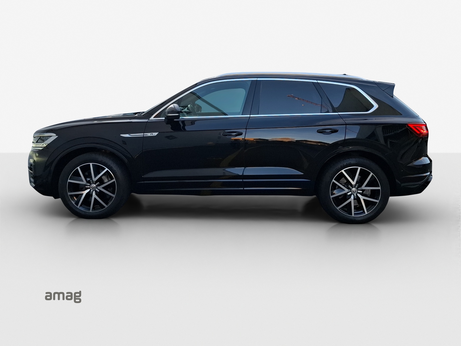VW Touareg 3.0 TSI R-Line Tiptronic-showroom-element-1