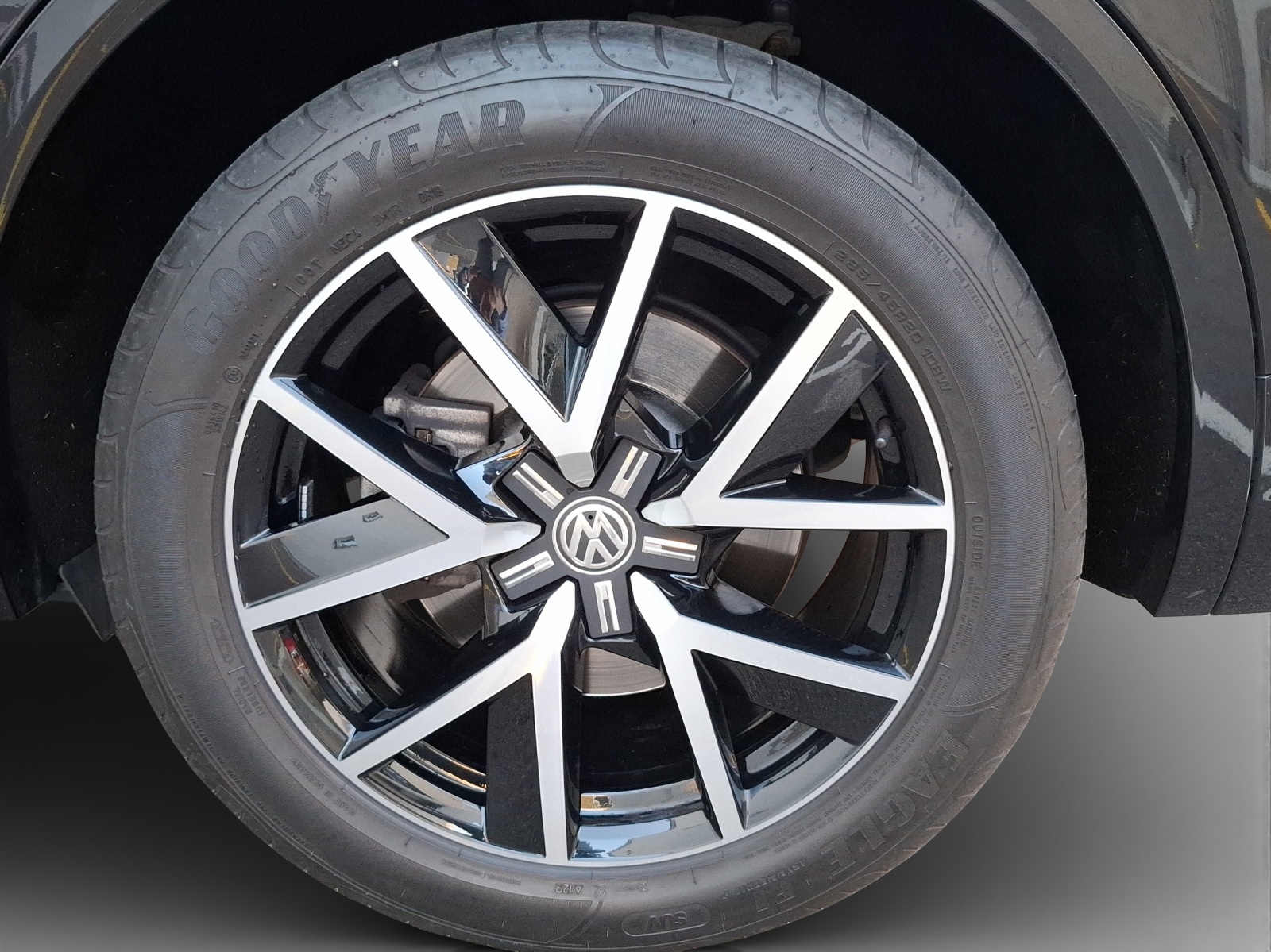 VW Touareg 3.0 TSI R-Line Tiptronic-image-15