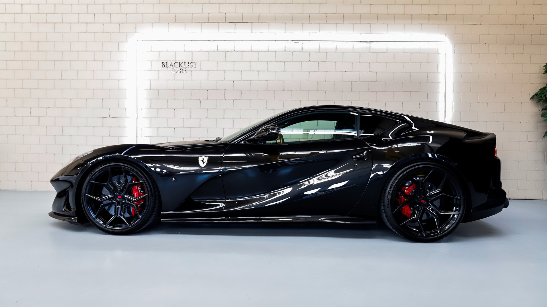 FERRARI 812 Superfast Batmans Batmobil-image-4