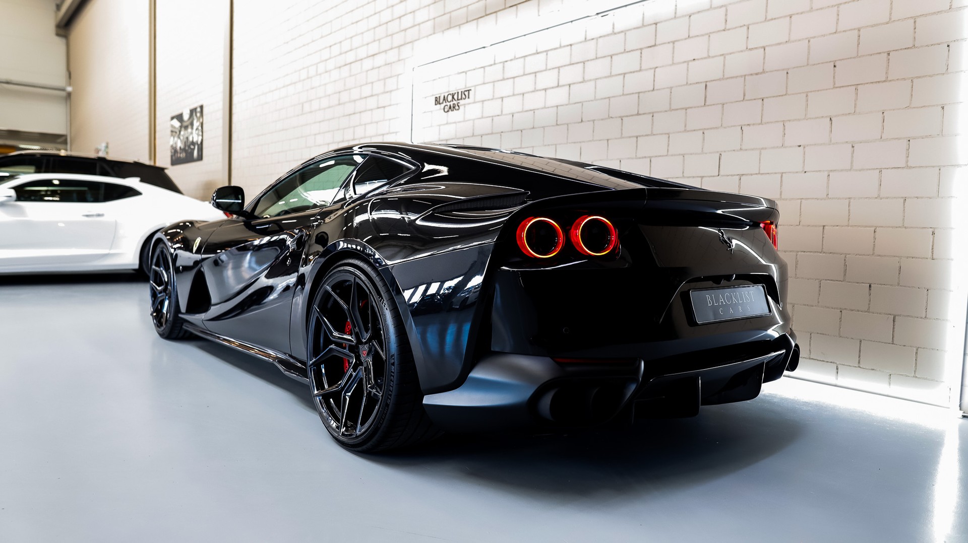 FERRARI 812 Superfast Batmans Batmobil-image-6