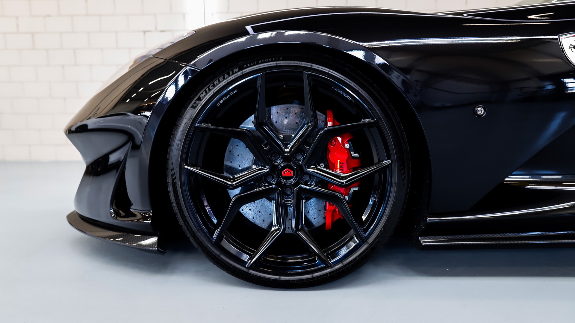 FERRARI 812 Superfast Batmans Batmobil-image-8