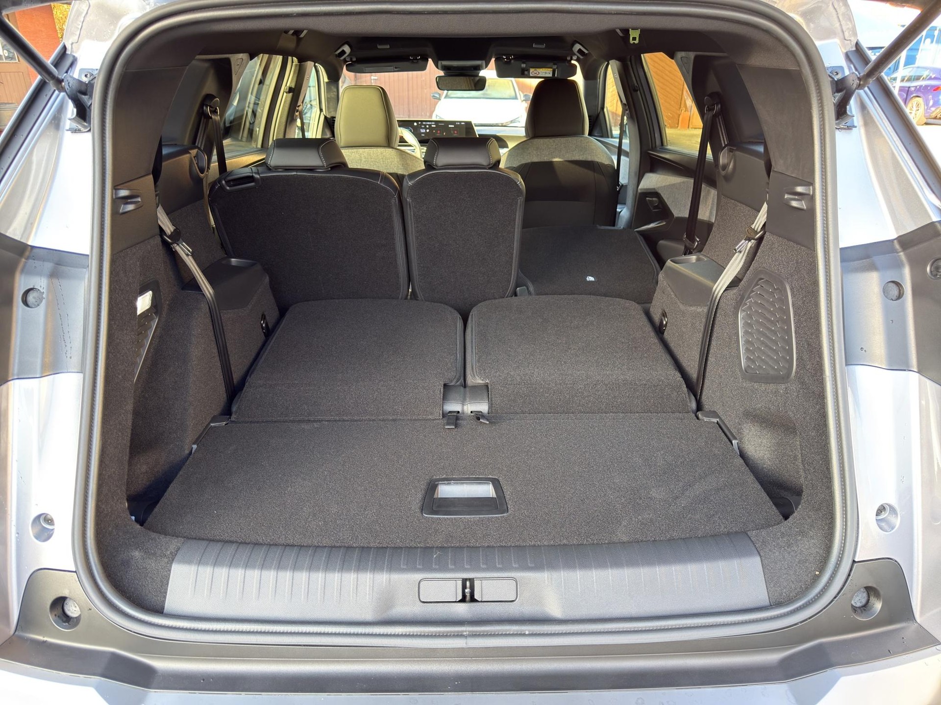 PEUGEOT 5008 1.2 Hybrid Allure Premium-image-16