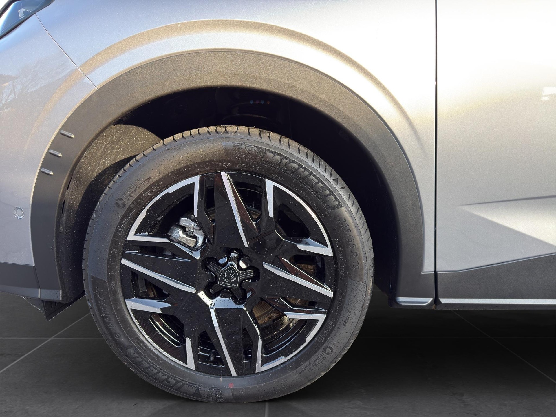 PEUGEOT 5008 1.2 Hybrid Allure Premium-image-19