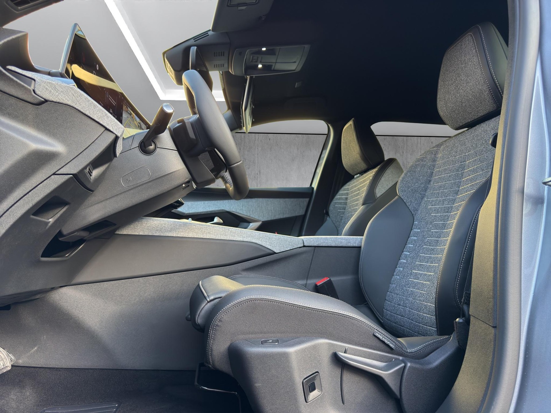 PEUGEOT 5008 1.2 Hybrid Allure Premium-image-9