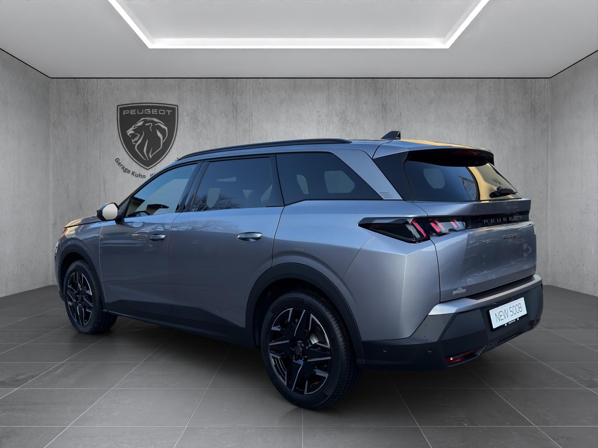 PEUGEOT 5008 1.2 Hybrid Allure Premium-image-6