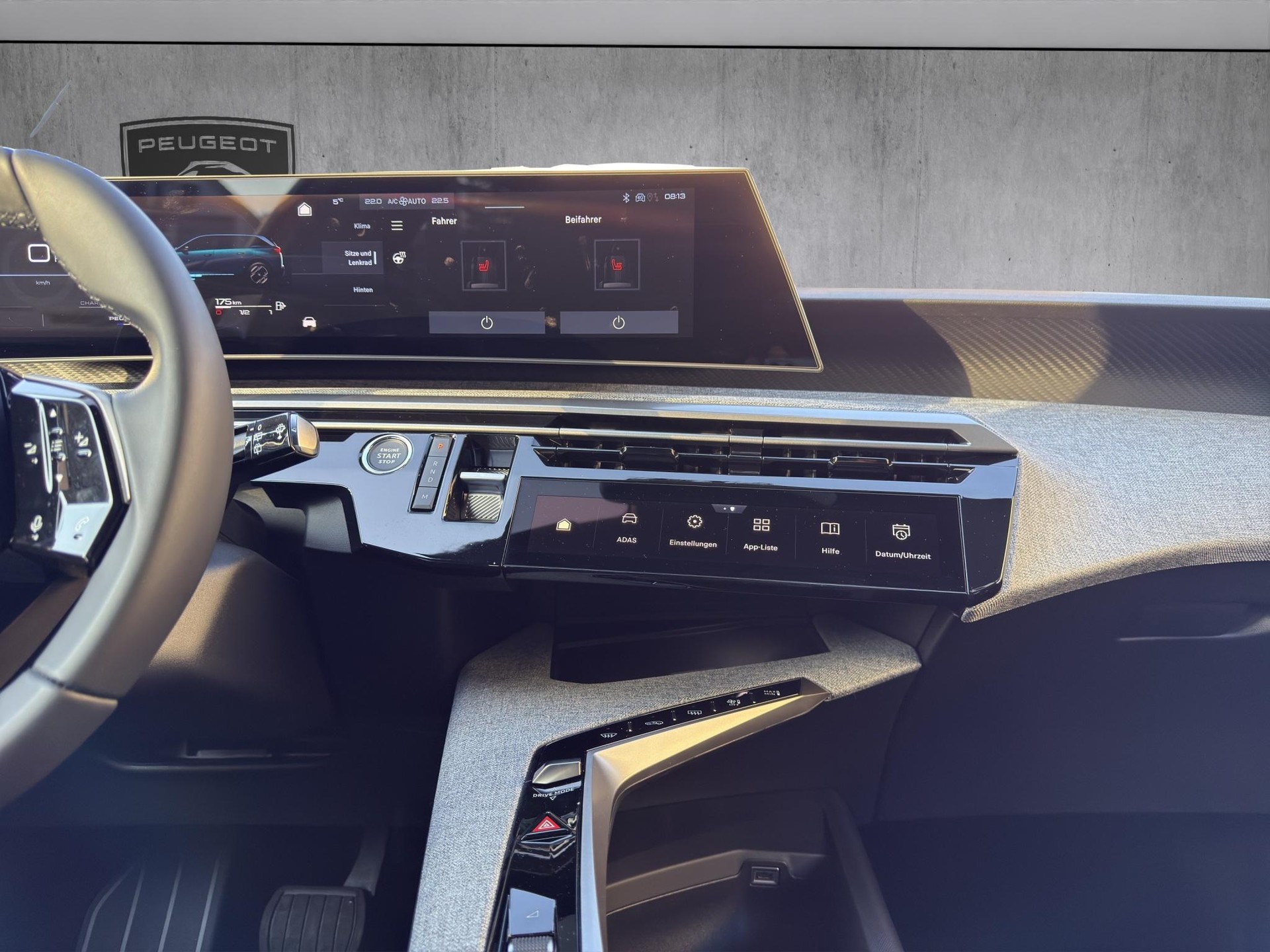 PEUGEOT 5008 1.2 Hybrid Allure Premium-image-14