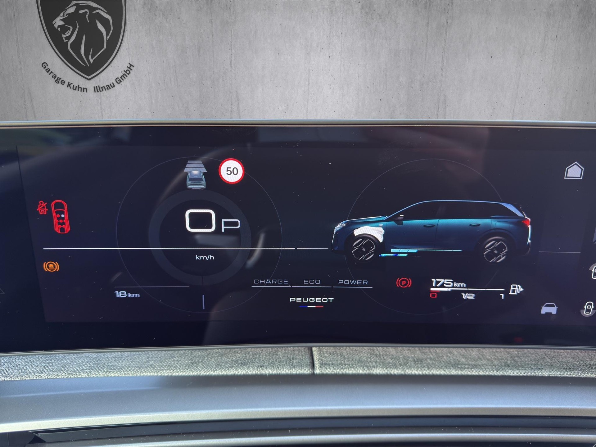 PEUGEOT 5008 1.2 Hybrid Allure Premium-image-12