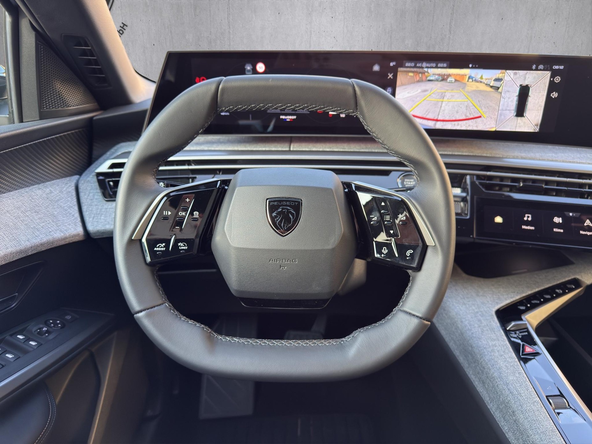 PEUGEOT 5008 1.2 Hybrid Allure Premium-image-10