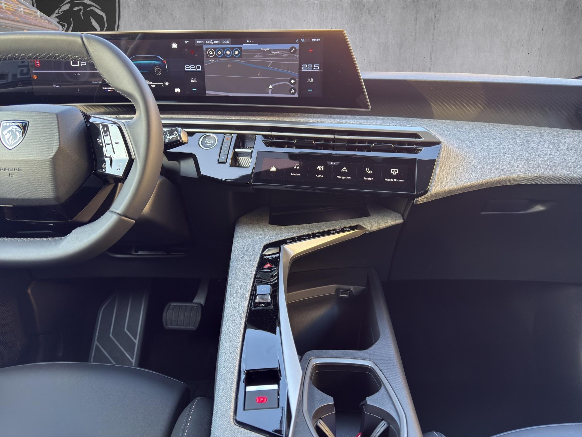 PEUGEOT 5008 1.2 Hybrid Allure Premium-image-13
