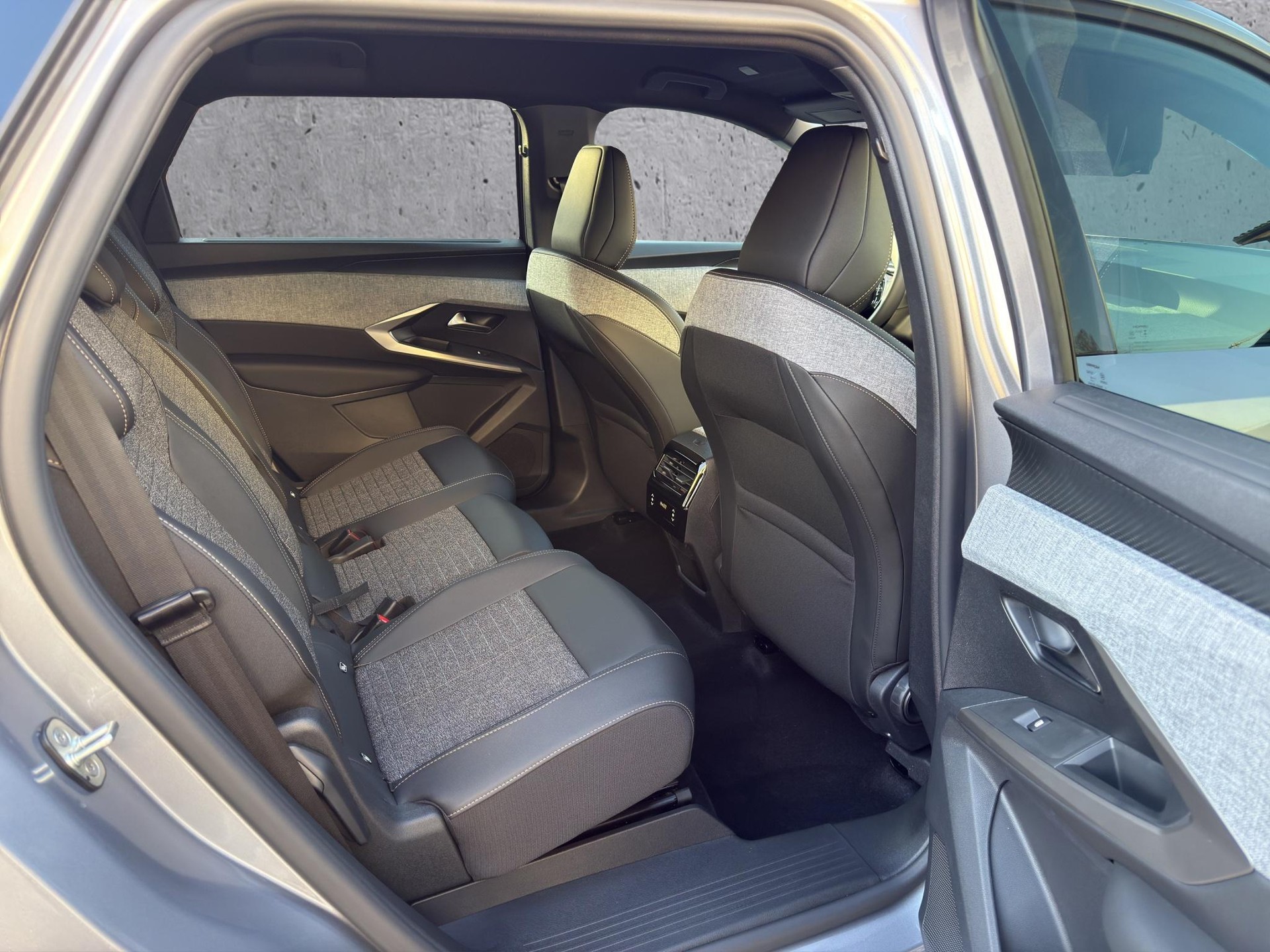 PEUGEOT 5008 1.2 Hybrid Allure Premium-image-20