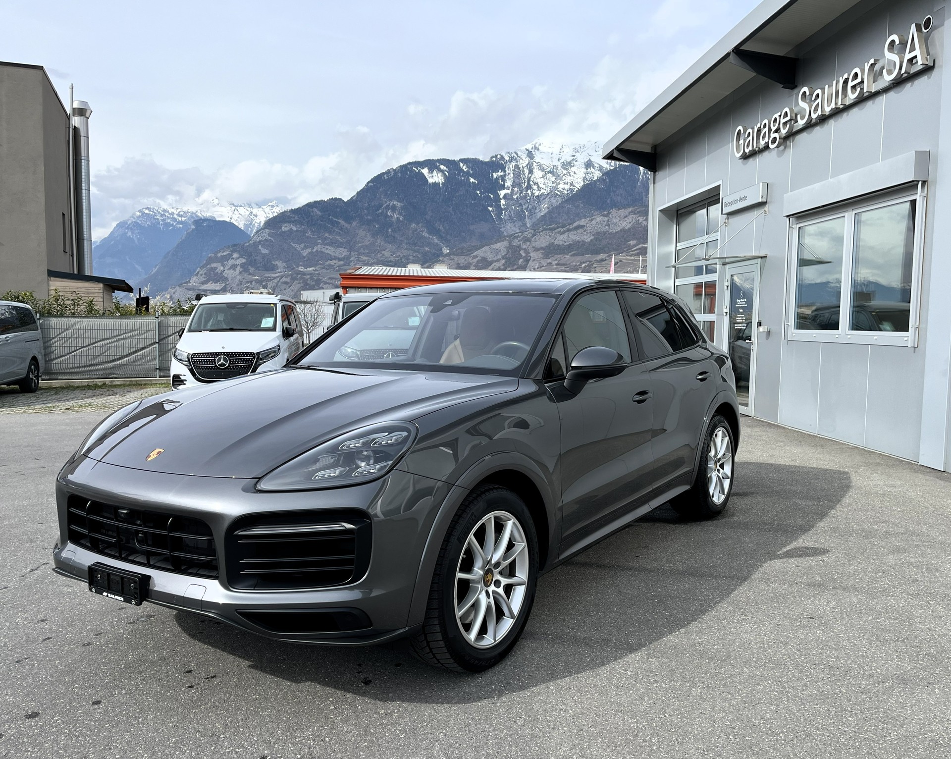 PORSCHE Cayenne S-showroom-element-2