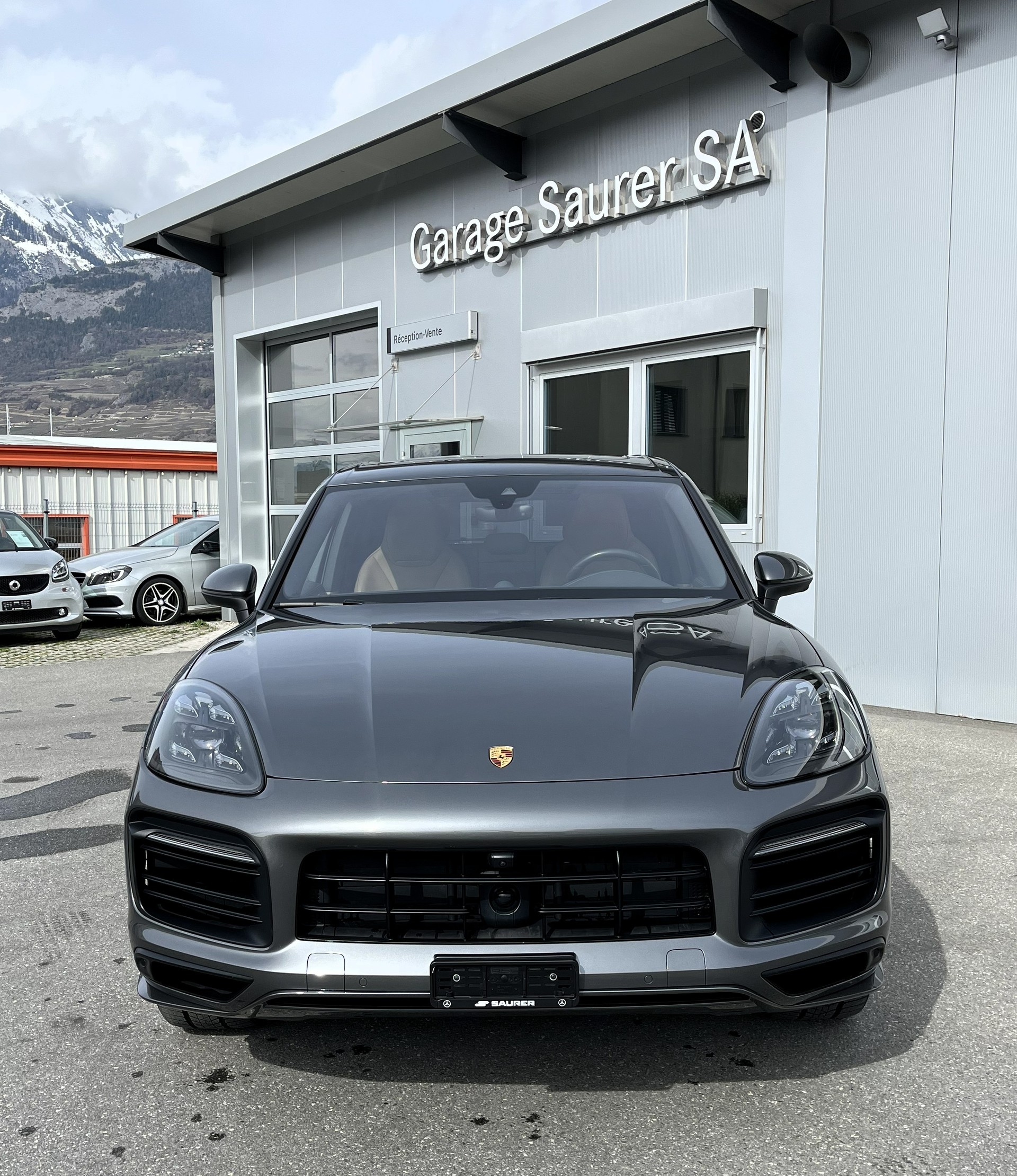 PORSCHE Cayenne S-showroom-element-1