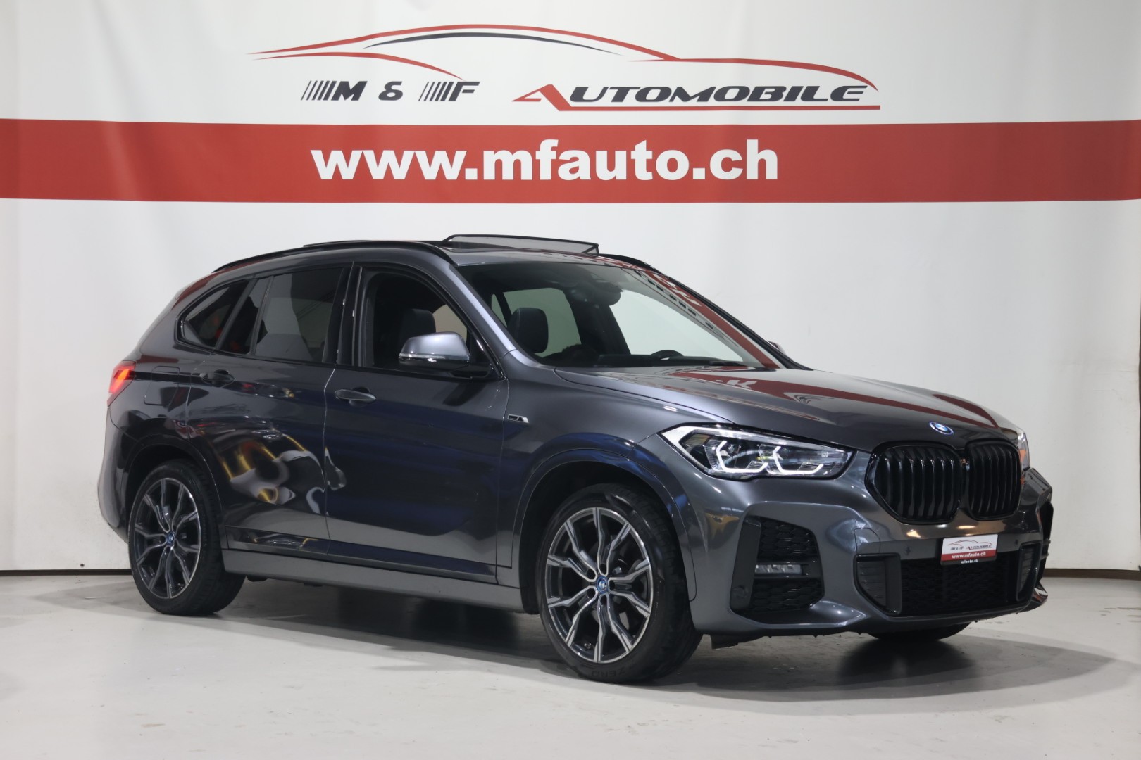 BMW X1 25e xDrive-showroom-element-3