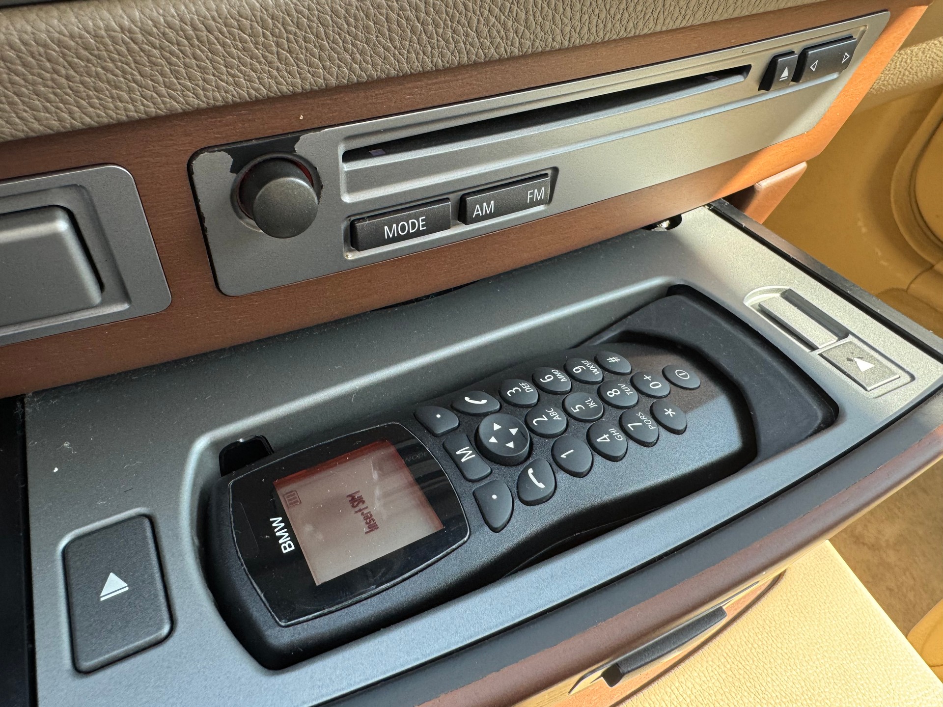 BMW 750i-image-12