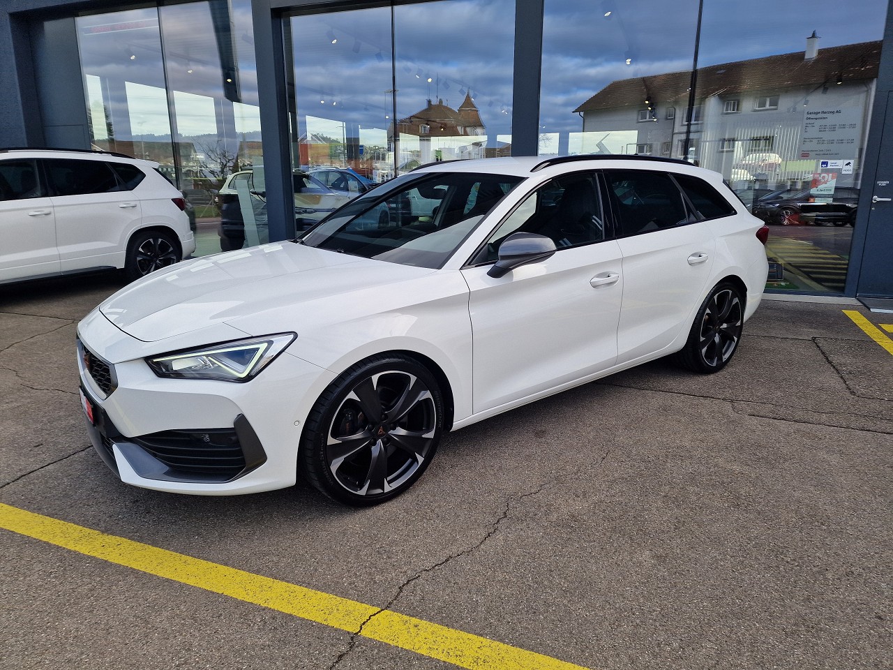 CUPRA LEON ST 2.0 TSI VZ DSG 4Drive-showroom-element-1