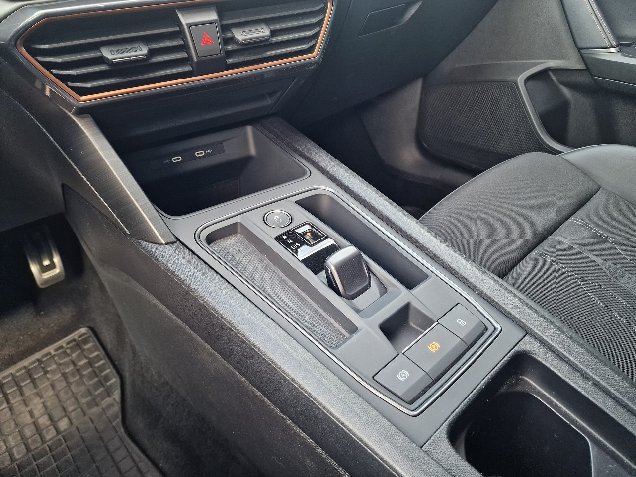 CUPRA LEON ST 2.0 TSI VZ DSG 4Drive-image-27