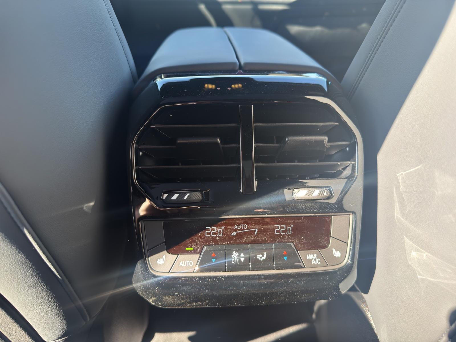 BMW iX xDrive60-image-16