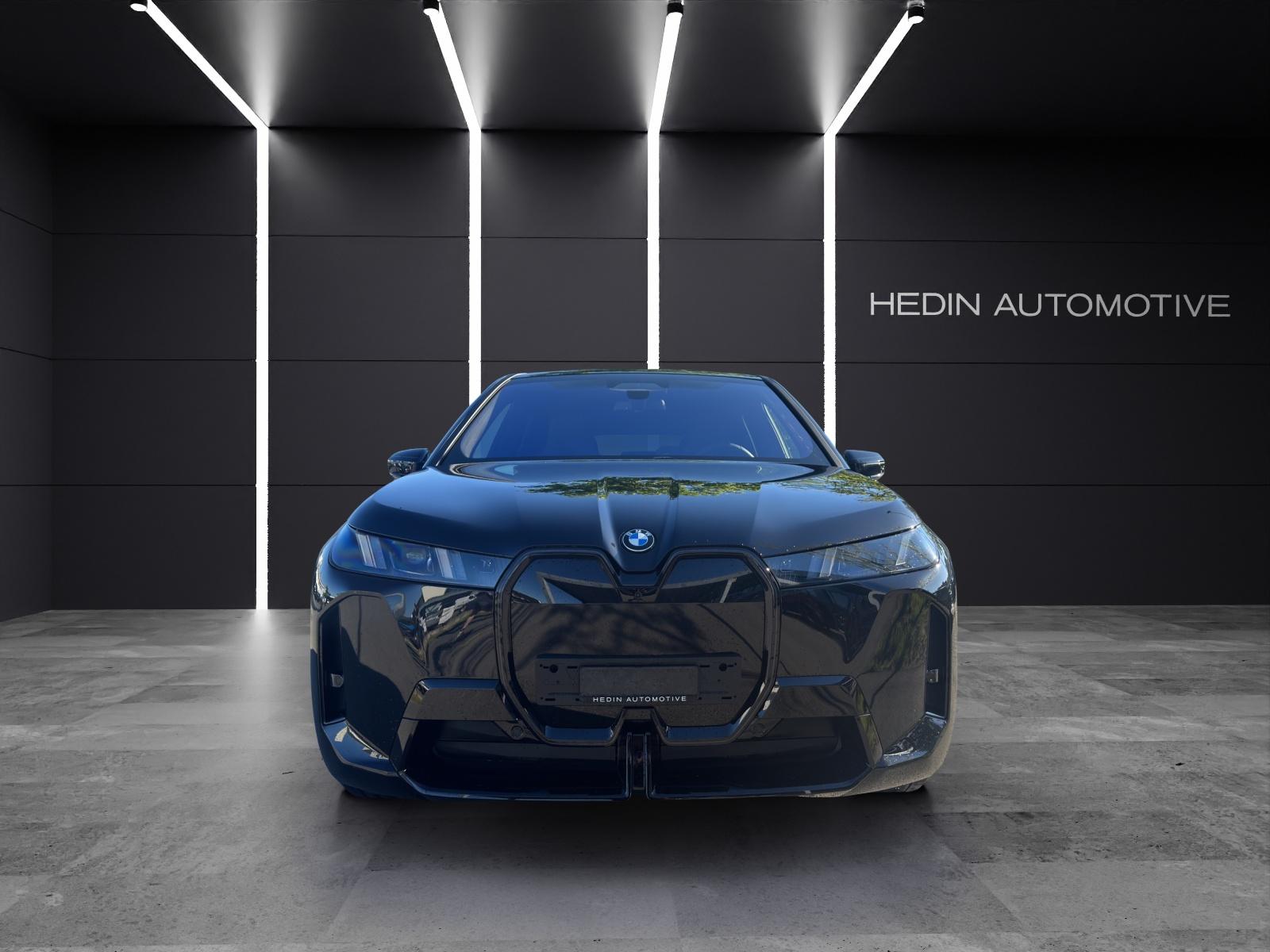 BMW iX xDrive60-showroom-element-1