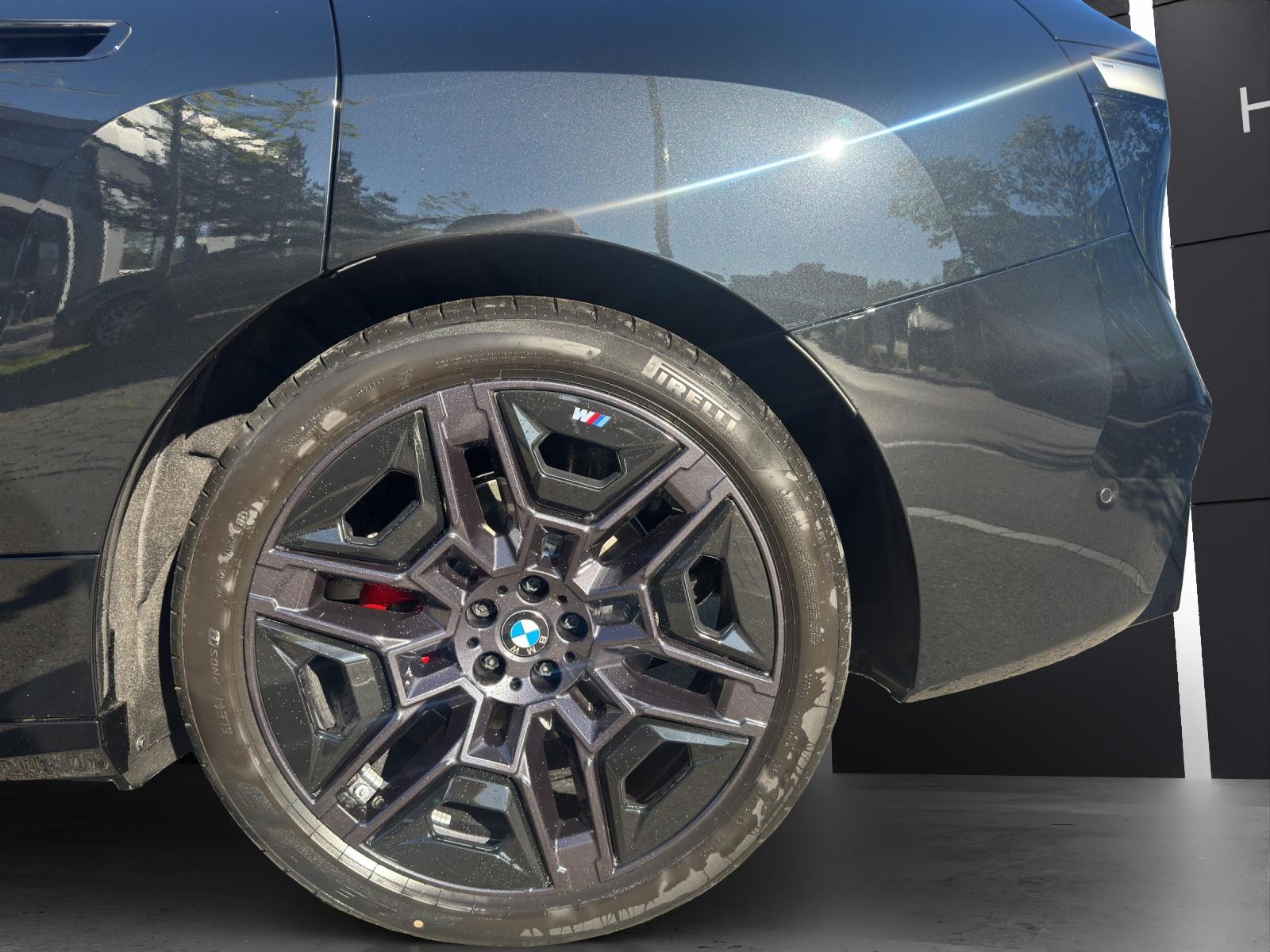 BMW iX xDrive60-image-18