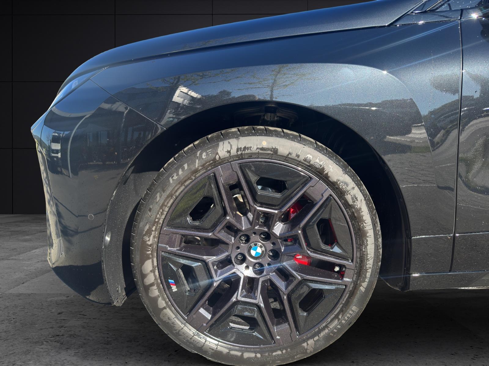 BMW iX xDrive60-showroom-element-3