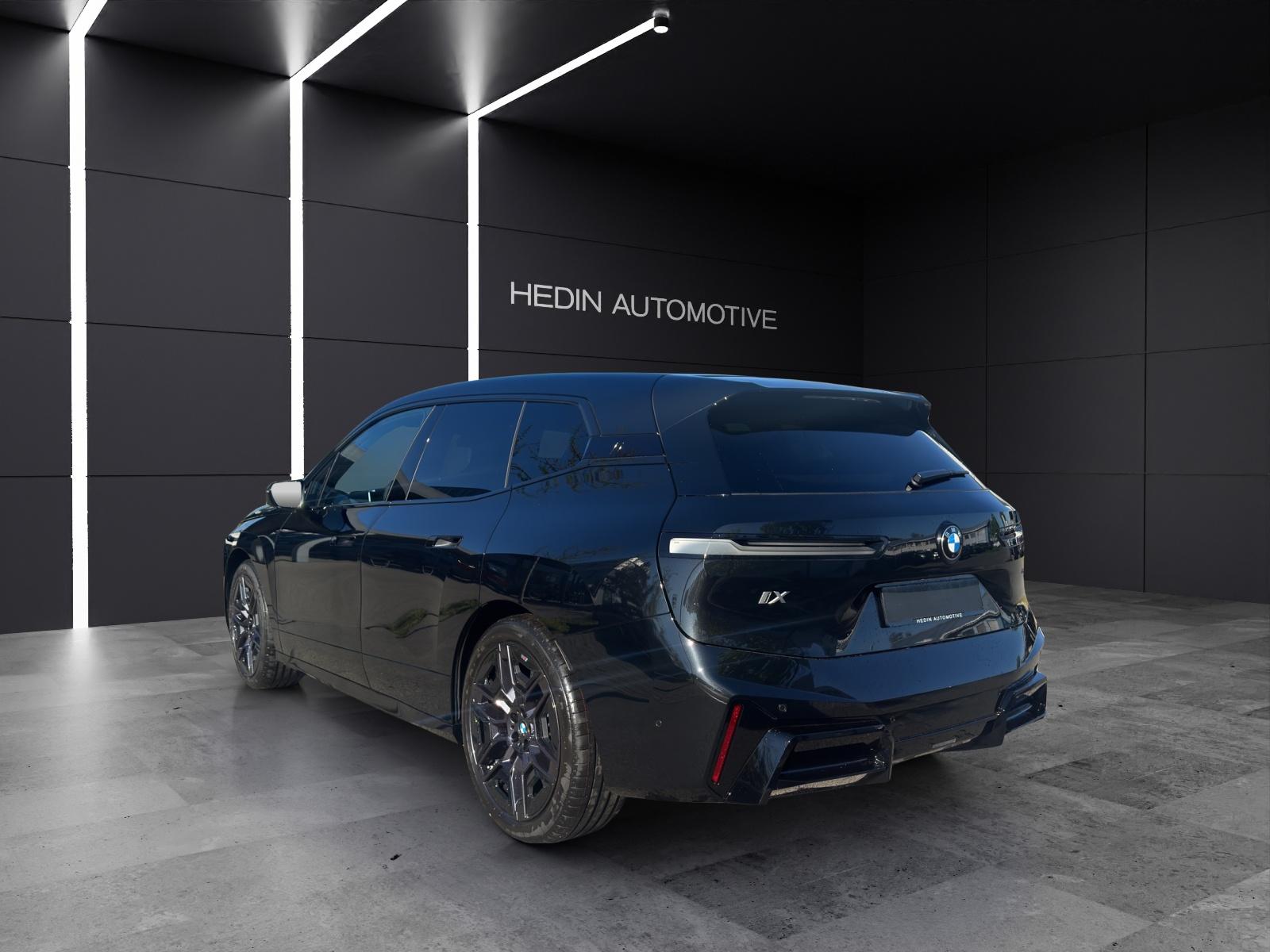 BMW iX xDrive60-image-17