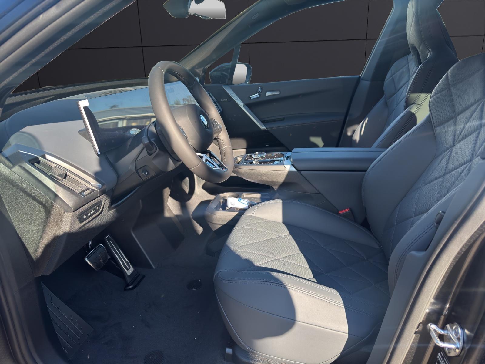 BMW iX xDrive60-image-5