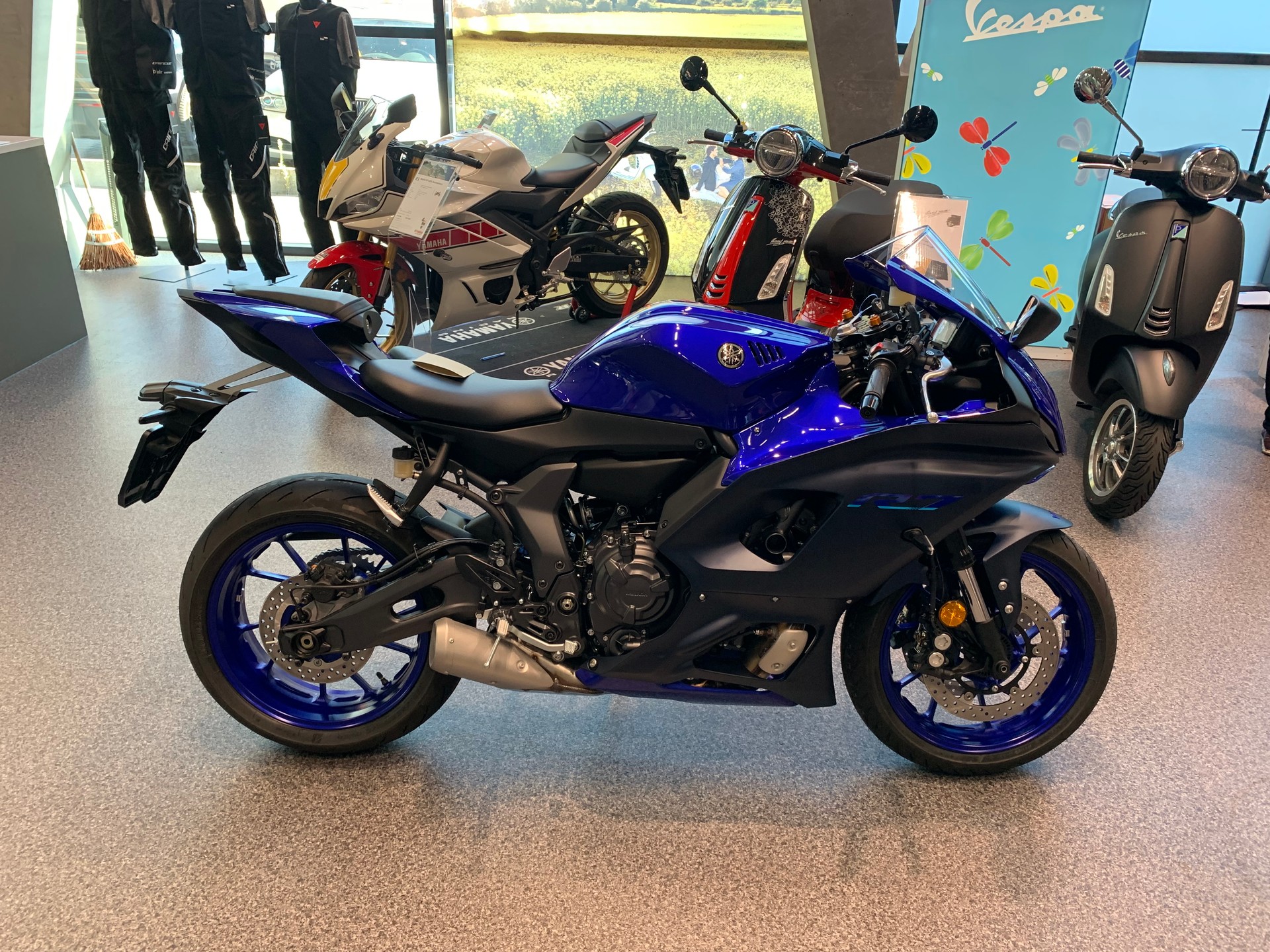 YAMAHA YZF-R7-image-1