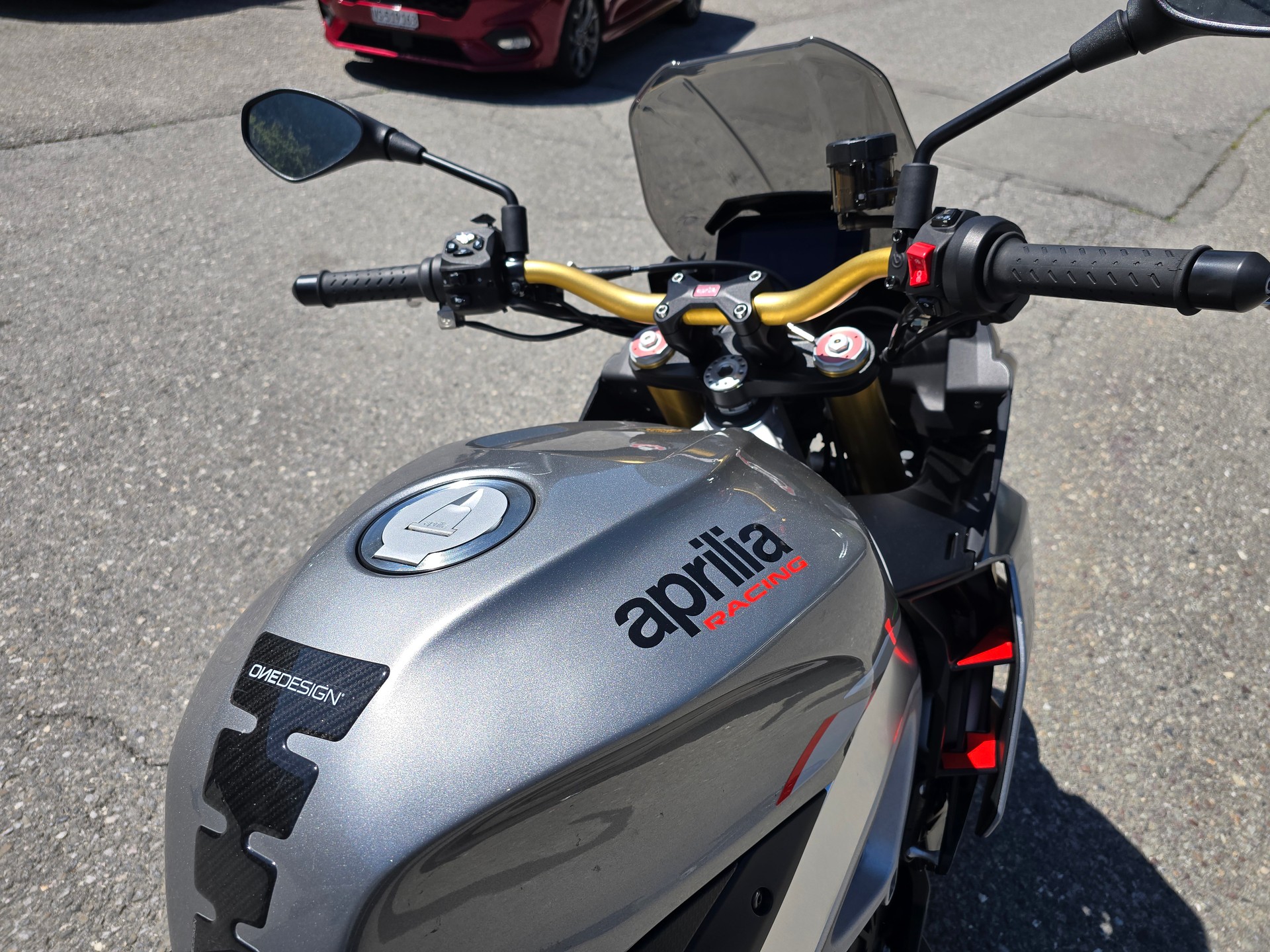 APRILIA Tuono V4 1100-image-9
