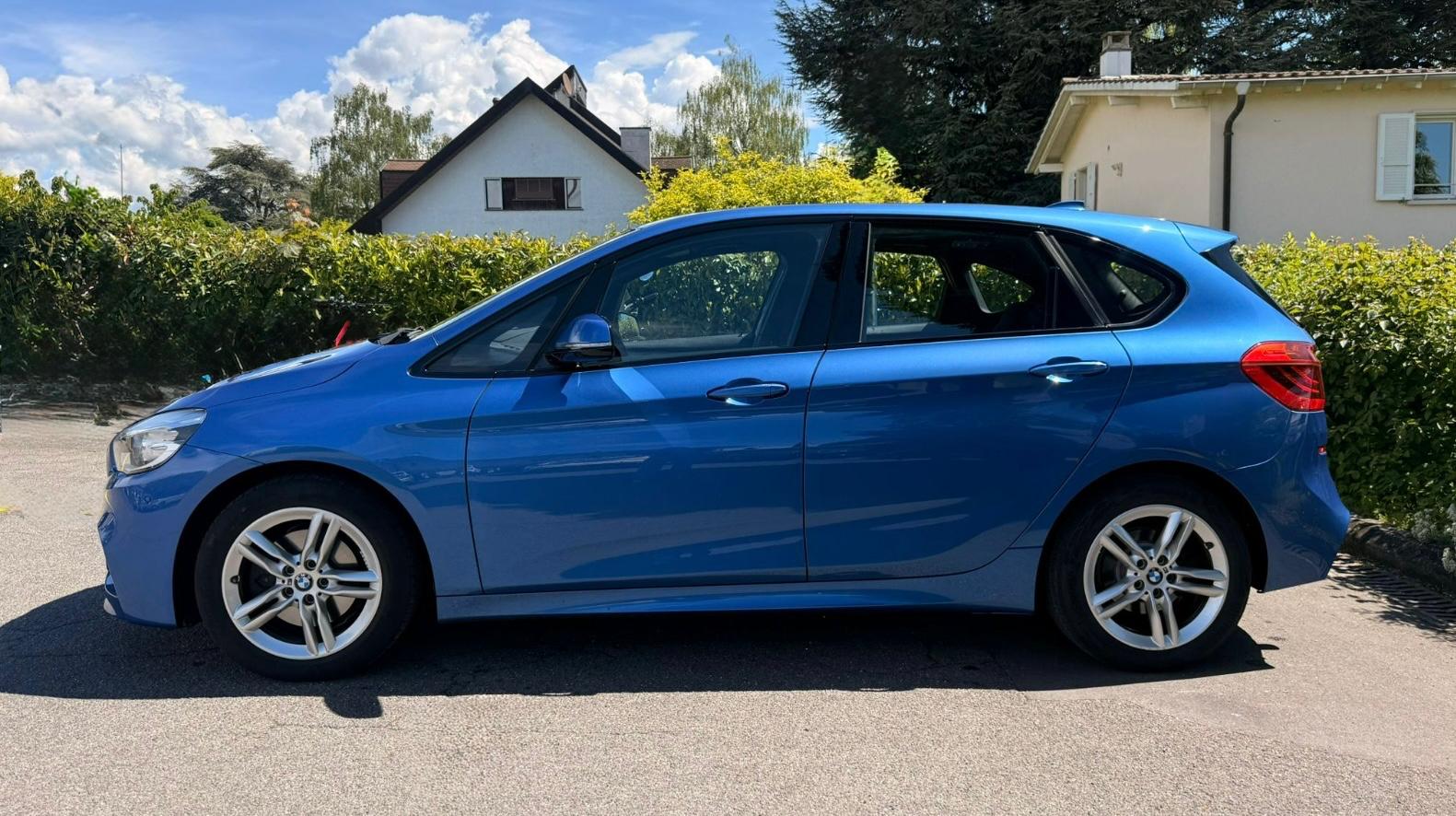 BMW 220i Active Tourer M Sport Line-showroom-element-2