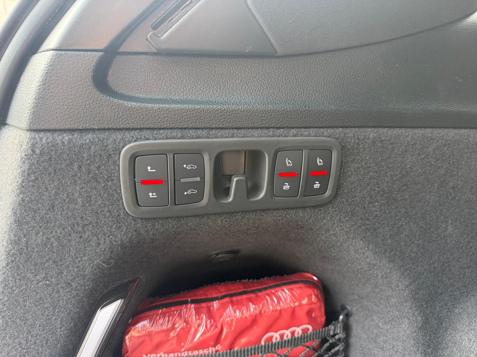 AUDI SQ7 TFSI quattro tiptronic-image-12