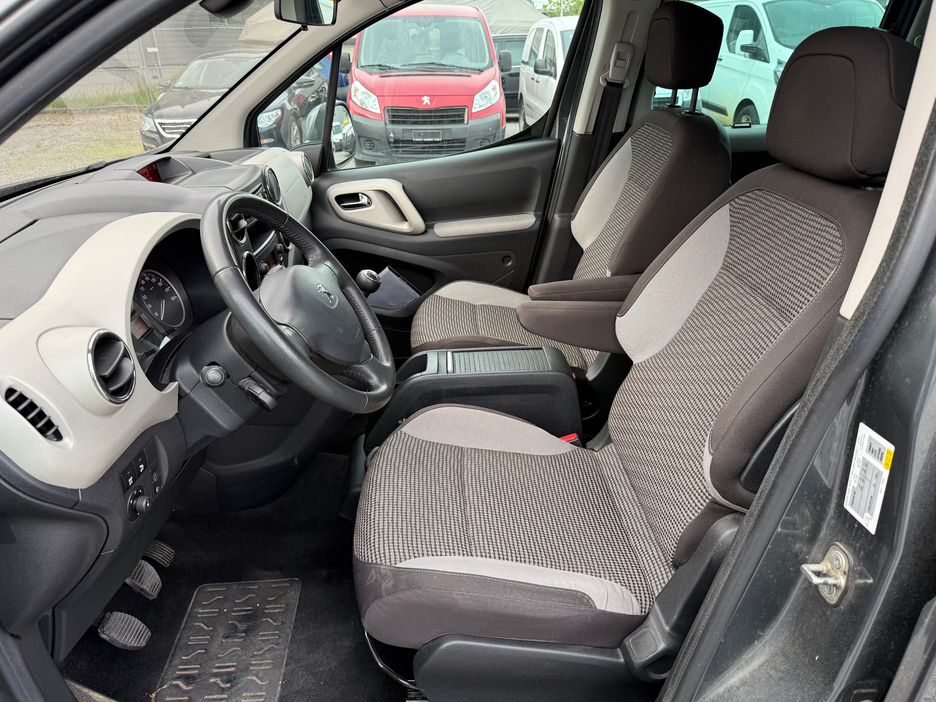 PEUGEOT Partner 1.6 Black&Silver-image-11