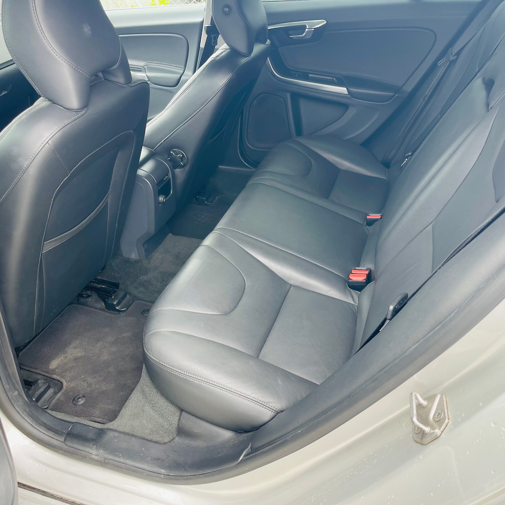 VOLVO V60 D5 AWD Momentum Geartronic-image-10