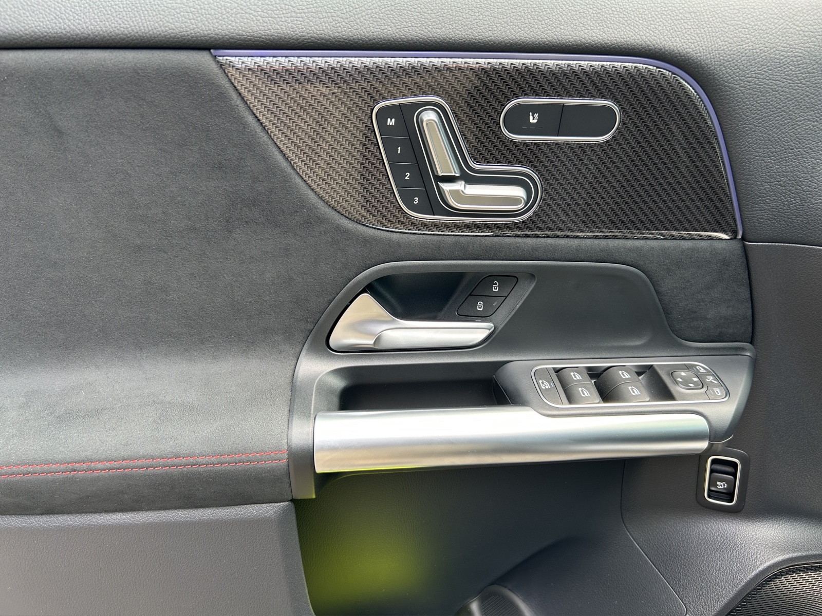 MERCEDES-BENZ GLA 220 4Matic 8G-DCT-image-17
