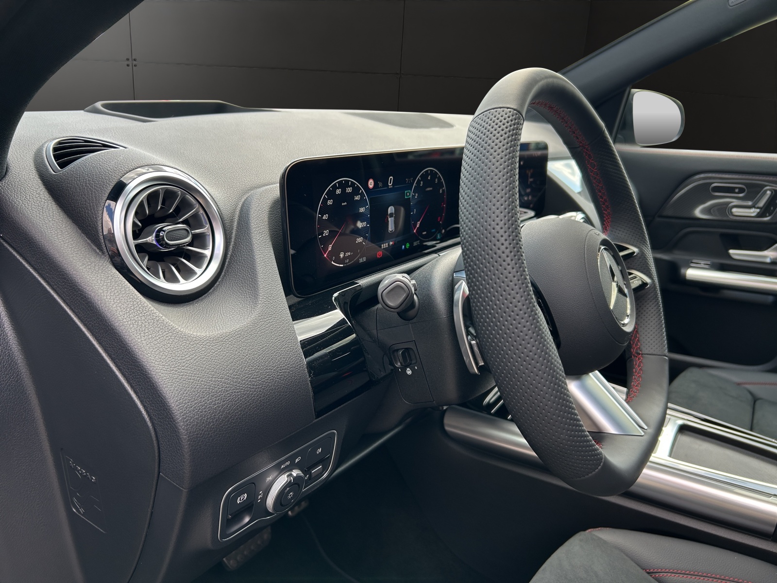 MERCEDES-BENZ GLA 220 4Matic 8G-DCT-image-18