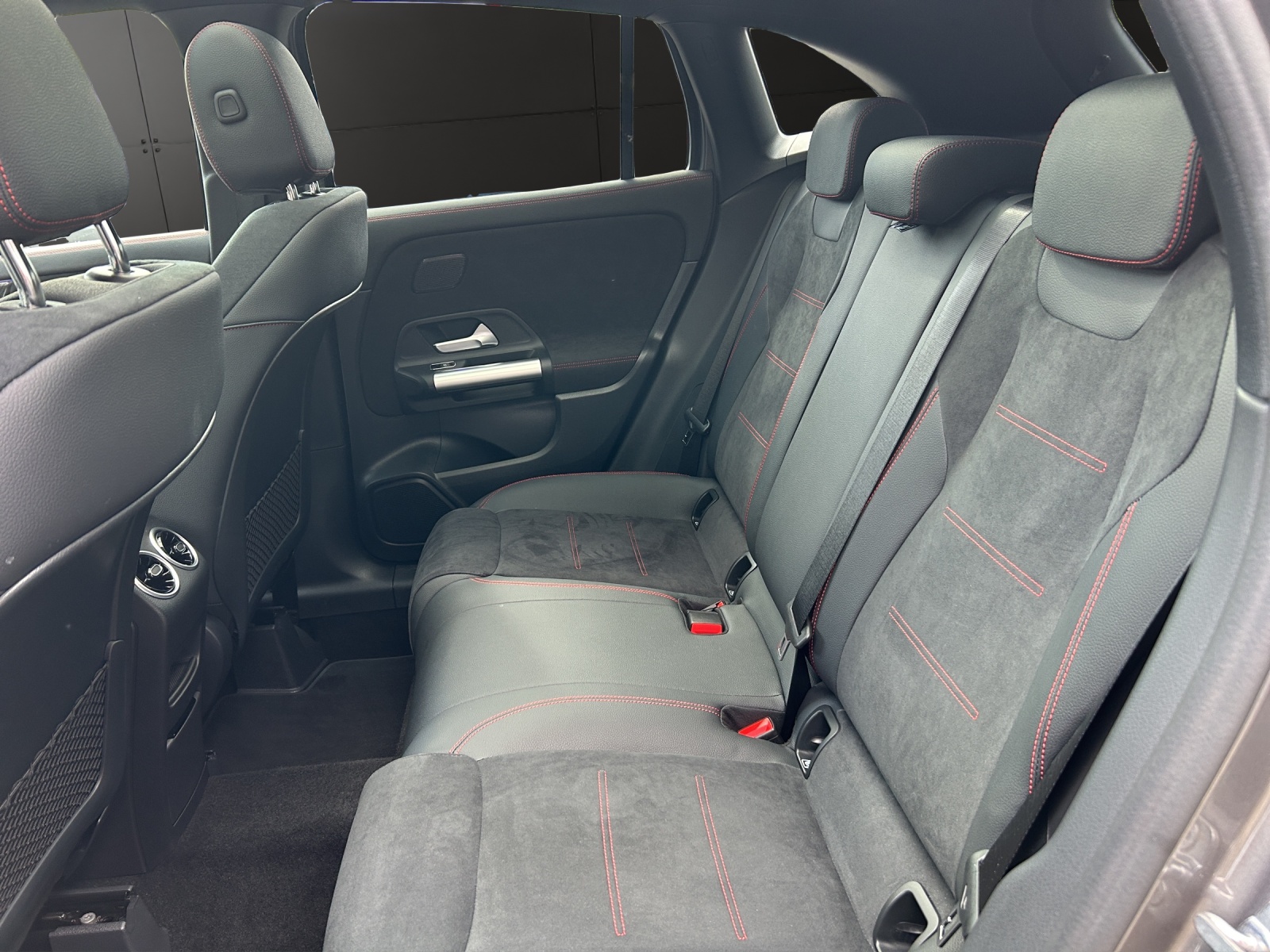 MERCEDES-BENZ GLA 220 4Matic 8G-DCT-image-10
